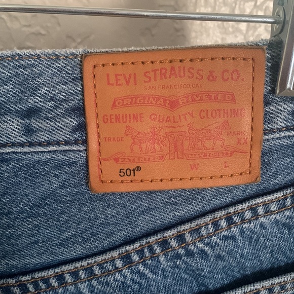 Levi’s 501 Original Straight Button Fly Distressed - Picture 6 of 9